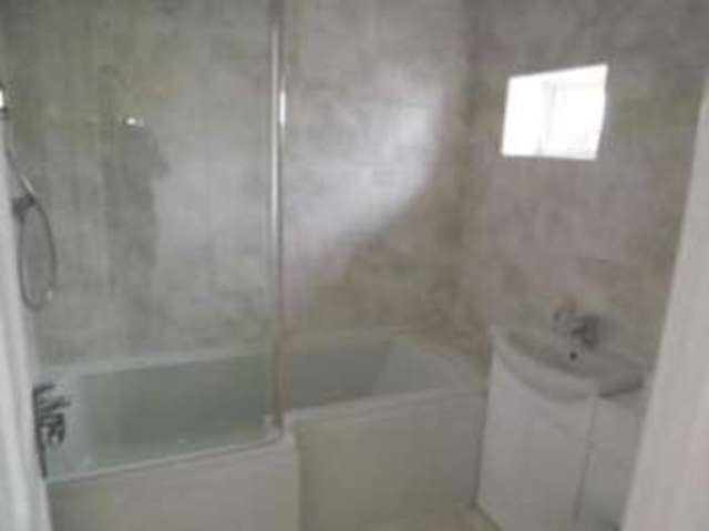  Image of 2 Bedroom Flat for sale at 1 Warren Edge Close Bournemouth Wick, BH6 4AY