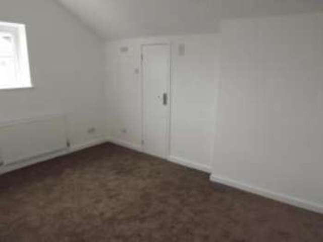  Image of 2 Bedroom Flat for sale at 1 Warren Edge Close Bournemouth Wick, BH6 4AY