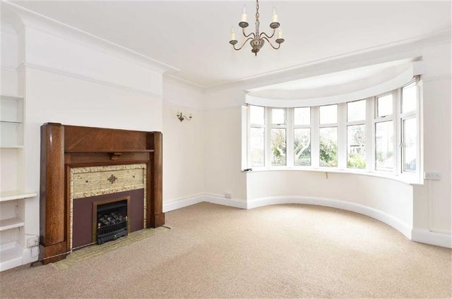  Image of 3 Bedroom Property to rent at Amesbury Crescent Hove Hove, BN3 5RD