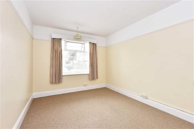  Image of 3 Bedroom Property to rent at Amesbury Crescent Hove Hove, BN3 5RD