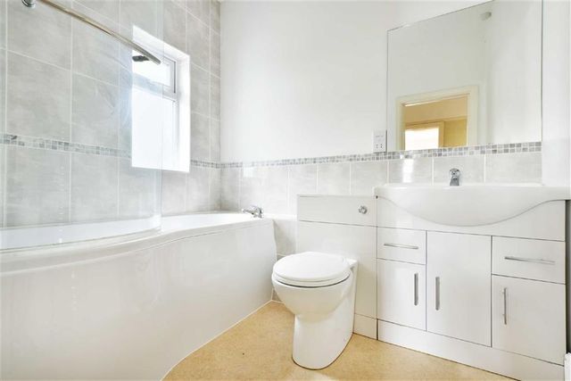  Image of 3 Bedroom Property to rent at Amesbury Crescent Hove Hove, BN3 5RD