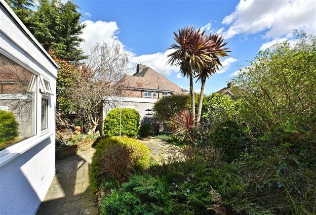  Image of 3 Bedroom Property to rent at Amesbury Crescent Hove Hove, BN3 5RD