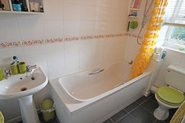  Image of 2 Bedroom Terraced to rent at Ancholme Close  Didcot, OX11 7TW