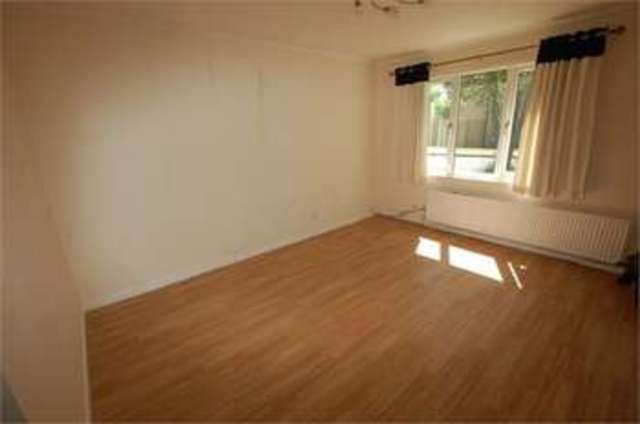  Image of 2 Bedroom Semi-Detached to rent at Great Sutton Ellesmere Port Great Sutton, CH66 2XF