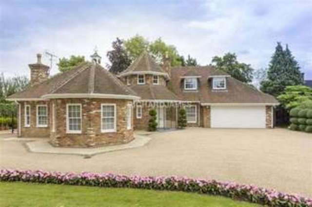  Image of 4 Bedroom Detached for sale at Arkley, EN5 3HJ