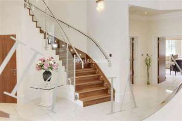  Image of 4 Bedroom Detached for sale at Arkley, EN5 3HJ