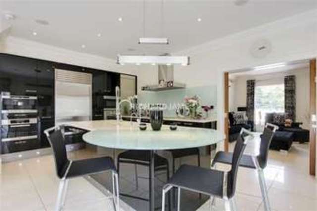 Image of 4 Bedroom Detached for sale at Arkley, EN5 3HJ