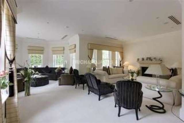  Image of 4 Bedroom Detached for sale at Arkley, EN5 3HJ
