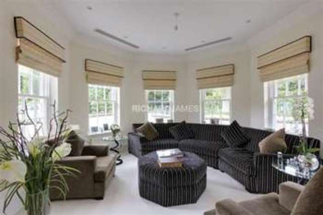  Image of 4 Bedroom Detached for sale at Arkley, EN5 3HJ