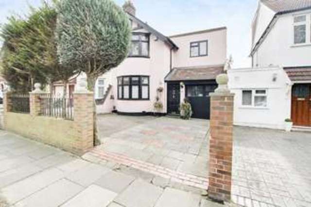  Image of 4 Bedroom Semi-Detached for sale at Broad Walk  Blackheath, SE3 8NQ