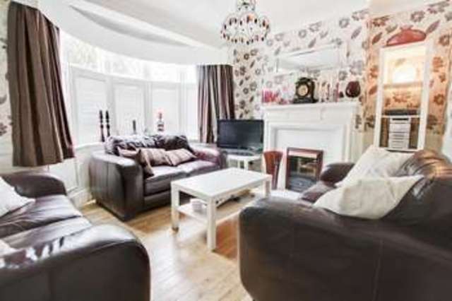  Image of 4 Bedroom Semi-Detached for sale at Broad Walk  Blackheath, SE3 8NQ