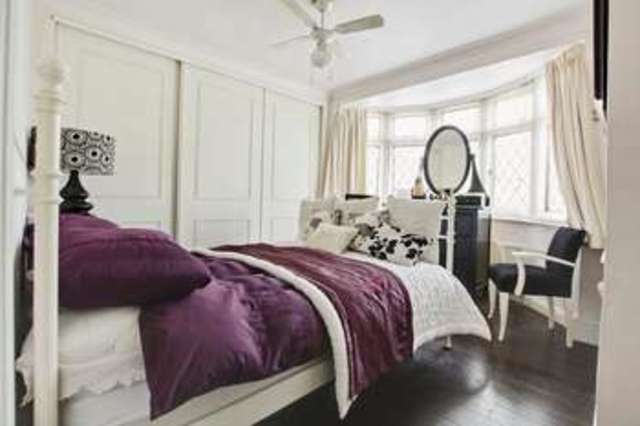  Image of 4 Bedroom Semi-Detached for sale at Broad Walk  Blackheath, SE3 8NQ