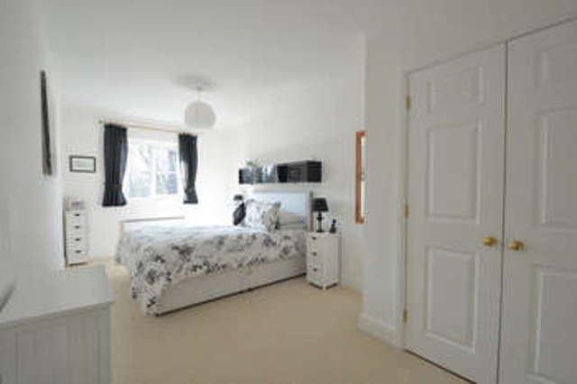  Image of 2 Bedroom Flat for sale at Chandlers Ford  Chandler
