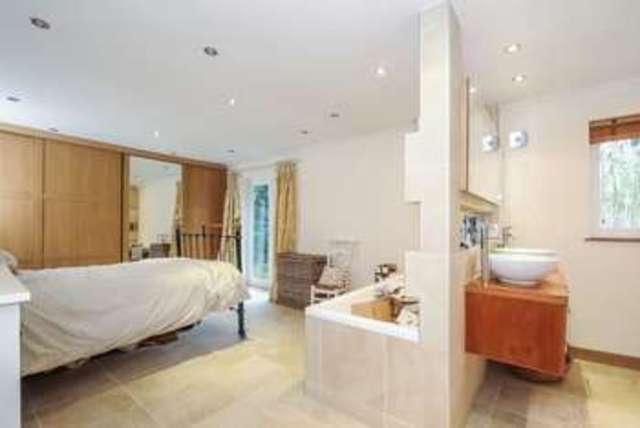  Image of 3 Bedroom Detached for sale at Broomhill  Chagford, TQ13 8DD