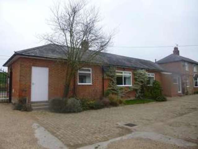  Image of 2 Bedroom Bungalow to rent at Church Lane Barham Ipswich, IP6 0PT