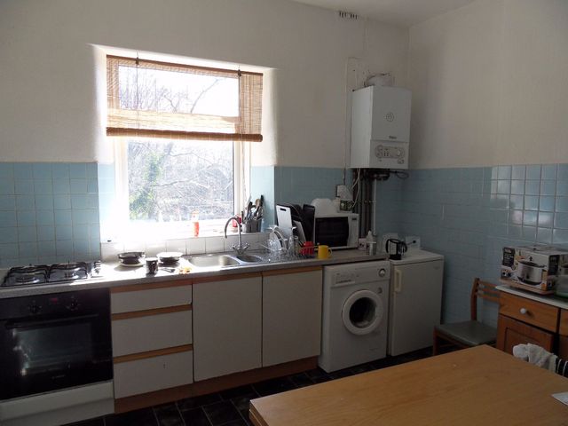  Image of 3 Bedroom Apartment to rent at Sheffield, S10 2BJ