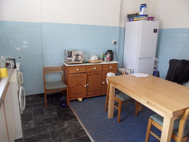  Image of 3 Bedroom Apartment to rent at Sheffield, S10 2BJ