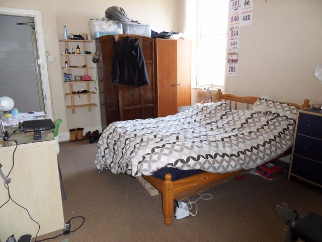  Image of 3 Bedroom Apartment to rent at Sheffield, S10 2BJ