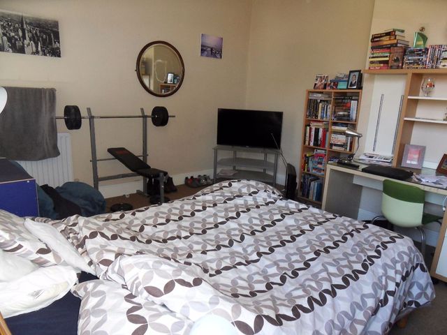  Image of 3 Bedroom Apartment to rent at Sheffield, S10 2BJ