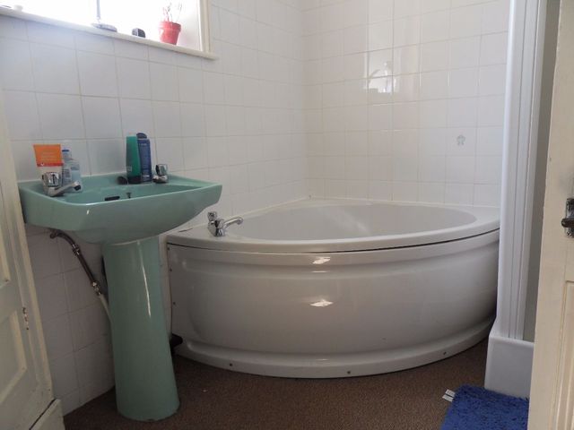  Image of 3 Bedroom Apartment to rent at Sheffield, S10 2BJ