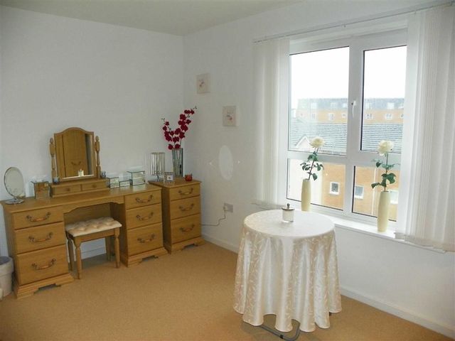 Image of 3 Bedroom Flat for sale at Cwrt Westfa Llanelli Llanelli, SA15 2LX