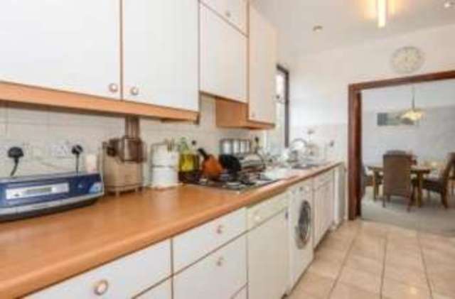  Image of 5 Bedroom Semi-Detached for sale at East Barnet  East Barnet, EN4 8ET