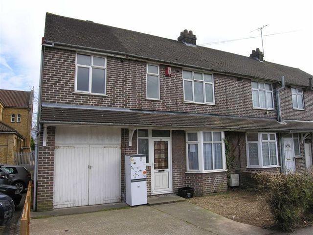  Image of 3 Bedroom Property for sale at Gardenia Avenue Luton Luton, LU3 2NS