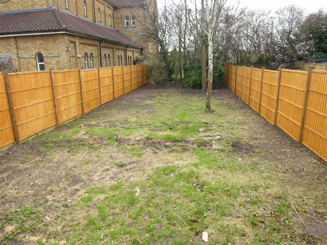  Image of 3 Bedroom Property for sale at Gardenia Avenue Luton Luton, LU3 2NS