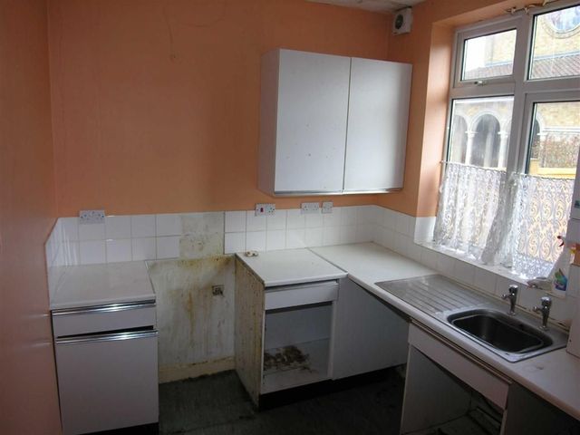  Image of 3 Bedroom Property for sale at Gardenia Avenue Luton Luton, LU3 2NS