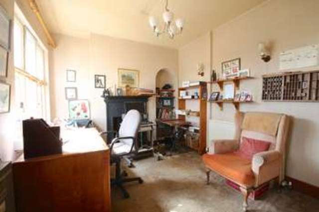  Image of 3 Bedroom Semi-Detached for sale at East Grinstead West Sussex, RH19 3QE