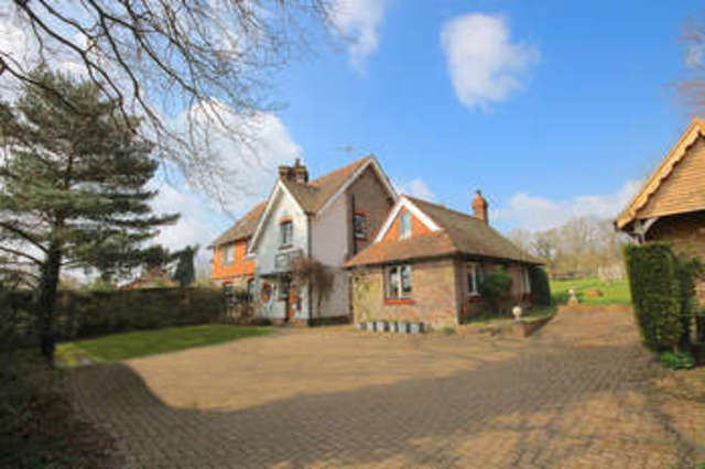  Image of 3 Bedroom Semi-Detached for sale at East Grinstead West Sussex, RH19 3QE