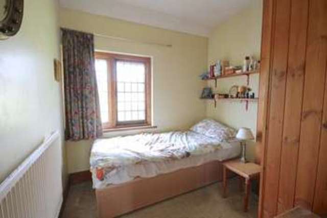  Image of 3 Bedroom Semi-Detached for sale at East Grinstead West Sussex, RH19 3QE