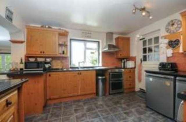  Image of 3 Bedroom Detached for sale at West Wickham  West Wickham, BR4 9DN