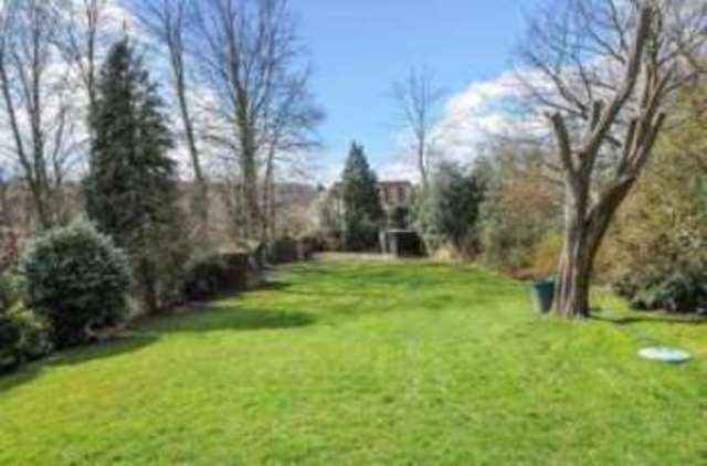  Image of 3 Bedroom Detached for sale at West Wickham  West Wickham, BR4 9DN