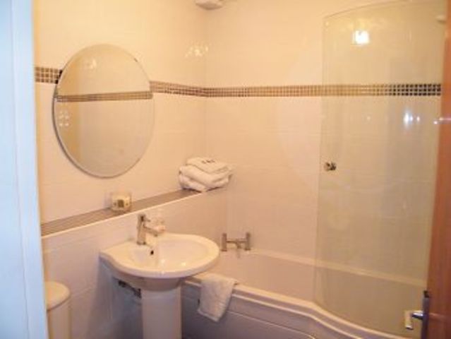  Image of 2 Bedroom Flat to rent at Duntocher West Dunbartonshire West Dunbartonshire, G81 6BB