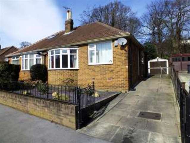  Image of 2 Bedroom Bungalow to rent at Leeds  Moor Allerton, LS17 6EE