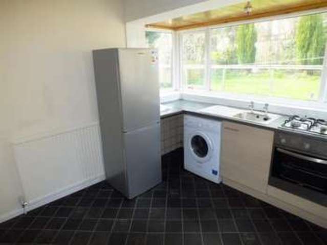  Image of 2 Bedroom Bungalow to rent at Leeds  Moor Allerton, LS17 6EE