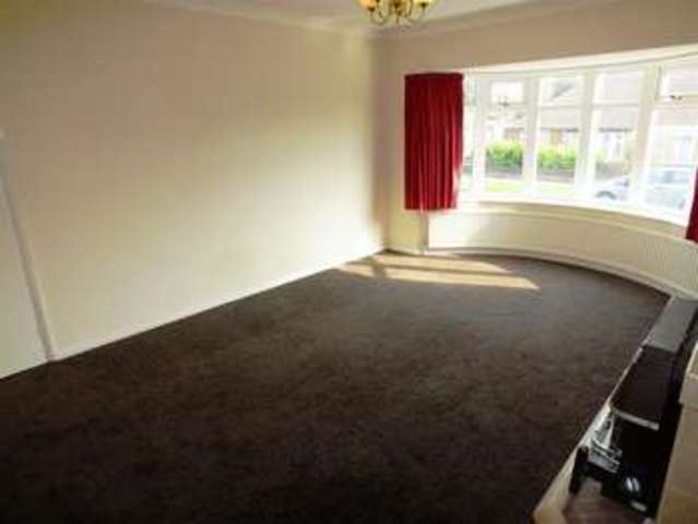  Image of 2 Bedroom Bungalow to rent at Leeds  Moor Allerton, LS17 6EE