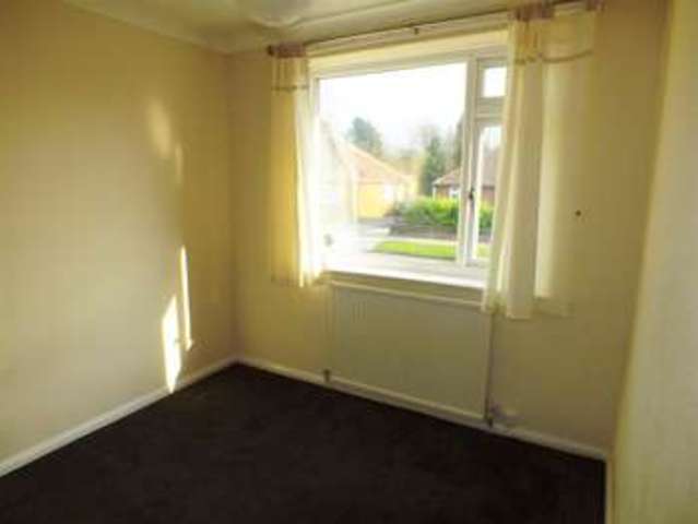  Image of 2 Bedroom Bungalow to rent at Leeds  Moor Allerton, LS17 6EE