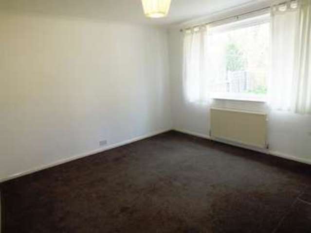  Image of 2 Bedroom Bungalow to rent at Leeds  Moor Allerton, LS17 6EE