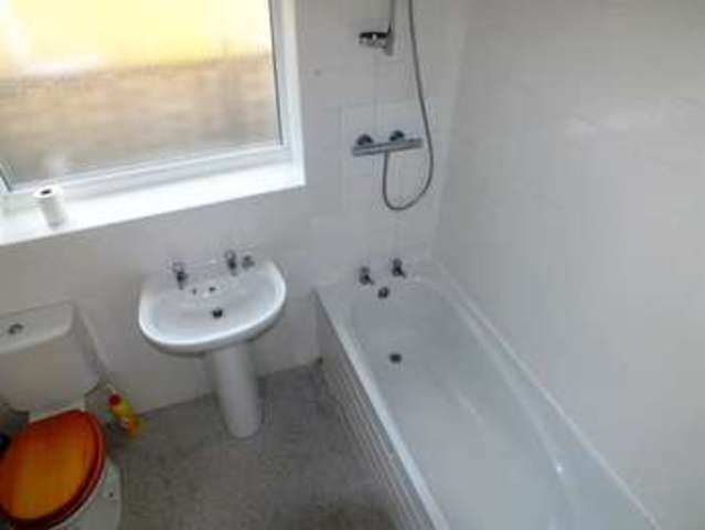  Image of 2 Bedroom Bungalow to rent at Leeds  Moor Allerton, LS17 6EE