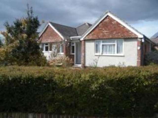  Image of 3 Bedroom Bungalow for sale at Hythe Southampton Hythe, SO45 5FY