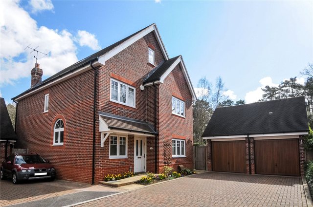  Image of 6 Bedroom Detached for sale at Finchampstead Wokingham Finchampstead, RG40 3EZ