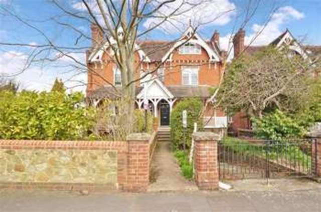  Image of 2 Bedroom Ground Flat for sale at Dorking Surrey Dorking, RH4 3EW