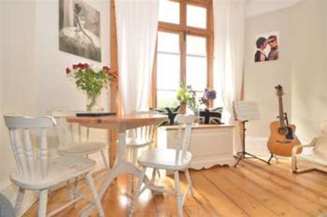  Image of 2 Bedroom Ground Flat for sale at Dorking Surrey Dorking, RH4 3EW
