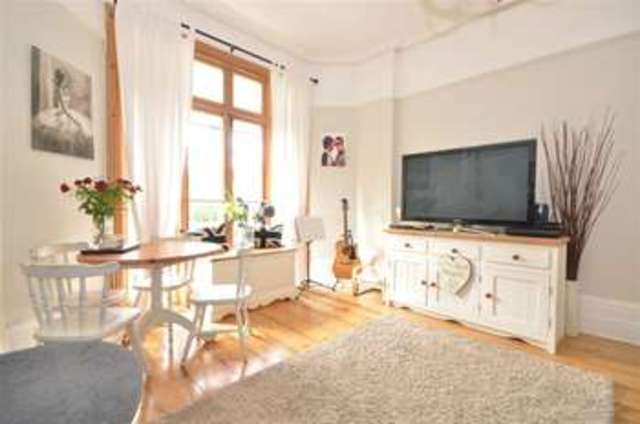  Image of 2 Bedroom Ground Flat for sale at Dorking Surrey Dorking, RH4 3EW