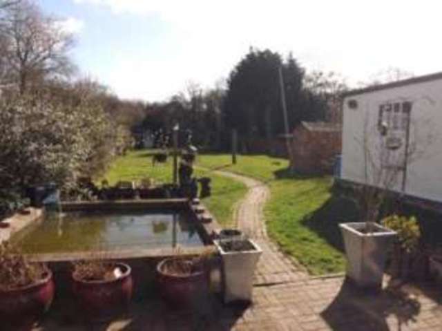  Image of 3 Bedroom Bungalow for sale at Laindon Basildon Laindon, SS15 5SP