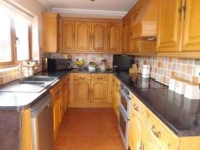  Image of 3 Bedroom Bungalow for sale at Laindon Basildon Laindon, SS15 5SP