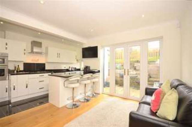  Image of 3 Bedroom Terraced for sale at Woodmansterne Surrey Woodmansterne, SM7 3JX