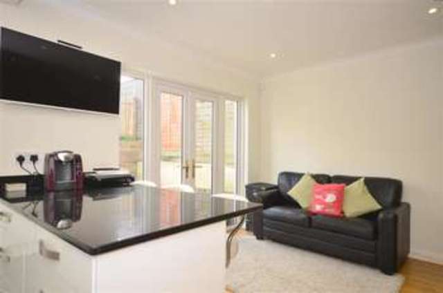  Image of 3 Bedroom Terraced for sale at Woodmansterne Surrey Woodmansterne, SM7 3JX